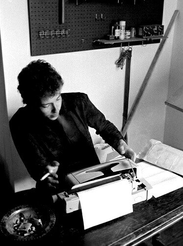 ImPAN0's tweet photo. @quotesbobdylan @ioTSC @Bob41Dylan #idampan #DylanImp #idaDaVinci #BobDylan #iWantYou #idaHegel #Passion I #Desire #WordsInLineSpaceAndTime
https://t.co/3gfSia0Vme https://t.co/gIT23r9Tsk
