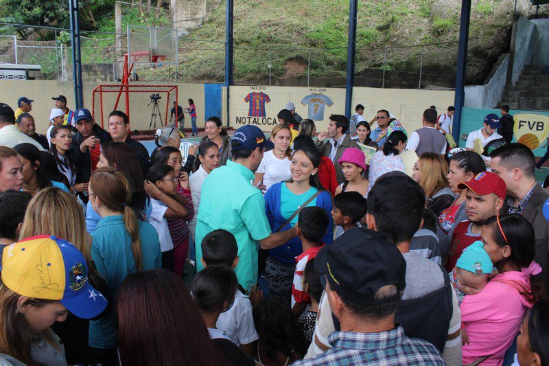 CoordAltosMiran's tweet photo. Desde las Casas del Pueblo de los Altos Mirandinos, brindamos el apoyo en  los sectores populares https://t.co/bK8NnjWKVK