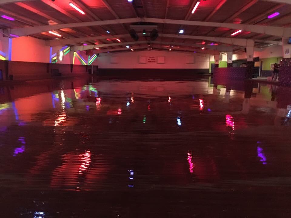 gotjamjeremy's tweet photo. #ItsMySkateNight #RollerSkatingAintDead https://t.co/XNoskjukk7
