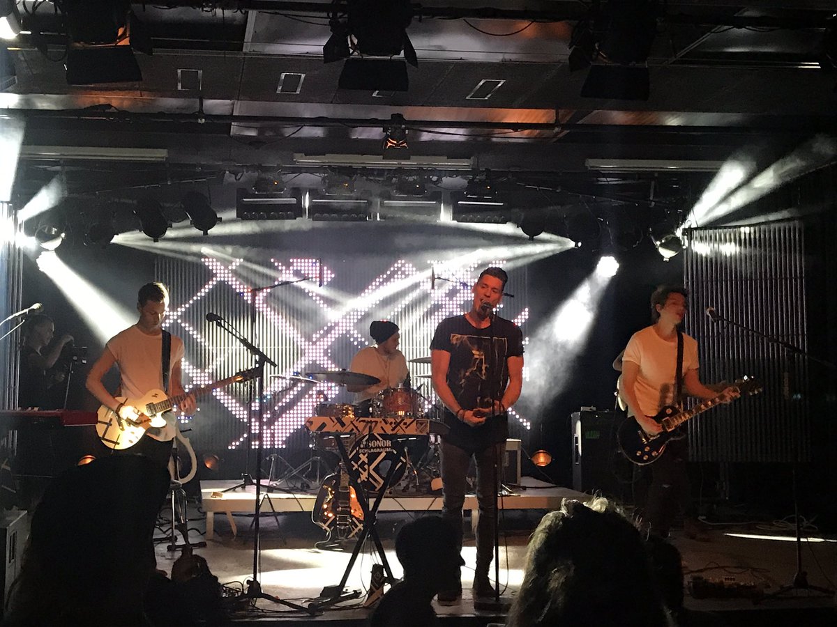 dani_schnider's tweet photo. Congratulations @BRAGGARTS to your new album #exploringnewstars and thank you for the great concert tonight! https://t.co/8fZtNZ9In1