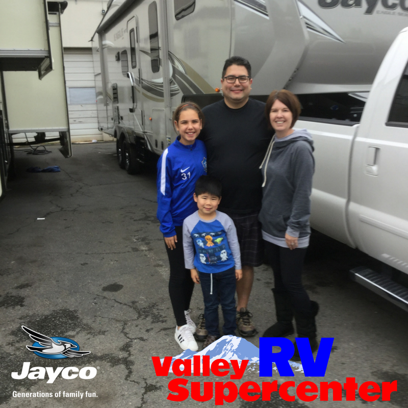 ValleyRVSuper's tweet photo. All the best to the Masseth family on their new @jaycorvs #eagleht #letsjayco #valleyrvsupercenter #getoutandexplore #letsgocamping https://t.co/FyGtK1TTGF