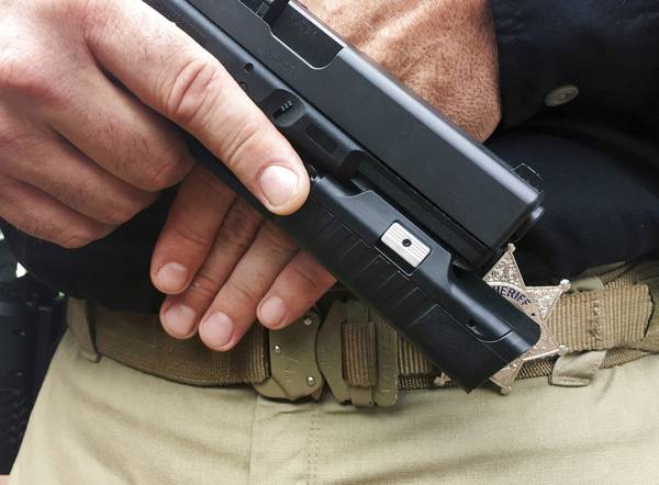 vegasnewsnow's tweet photo. Body cameras, now gun cameras? Some police trying them out https://t.co/xfvNOxCZWG #vegas https://t.co/E1BH9bxjQk