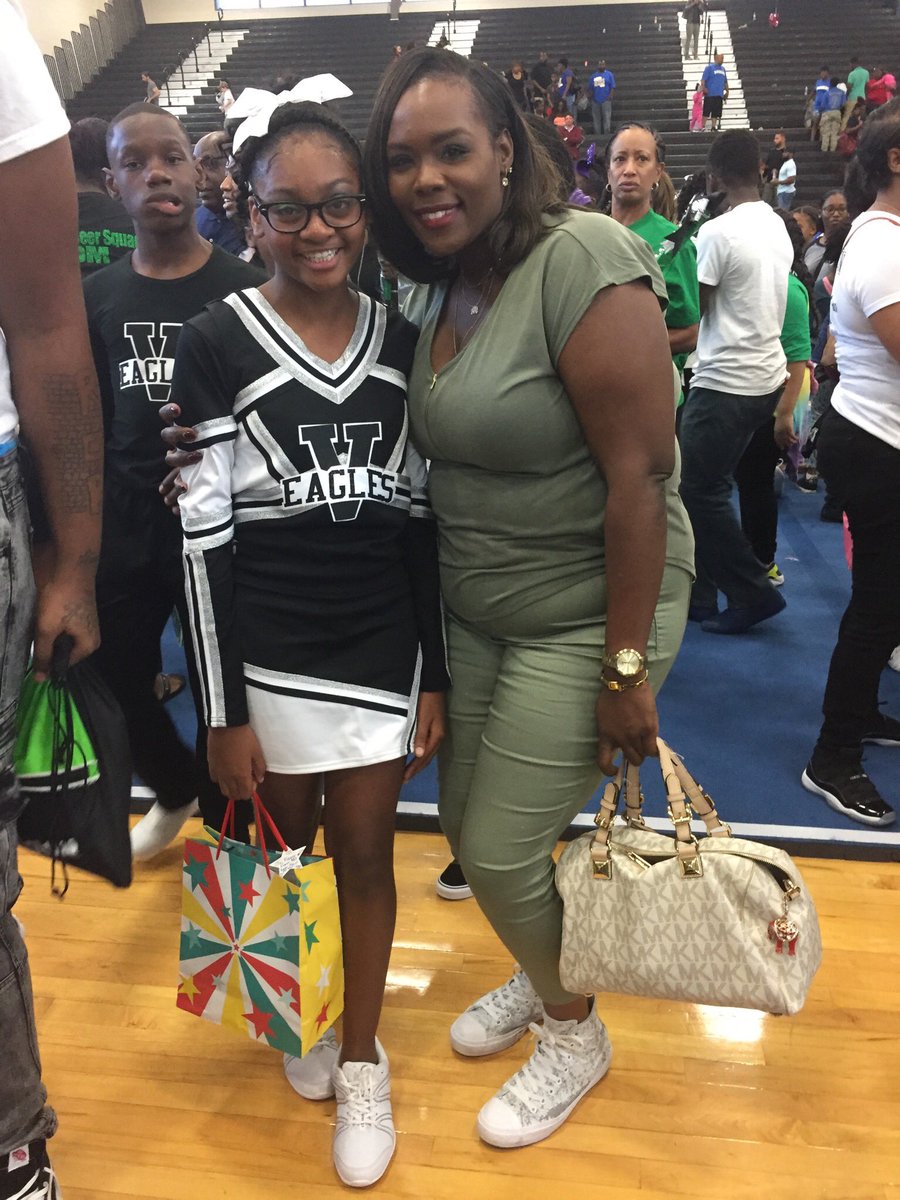 Ms_McCrary12's tweet photo. When your former students still invite you to share in their memories..Priceless! #KIPPVision #BuncheMS #FickettTrojans https://t.co/H8pEykEYoY