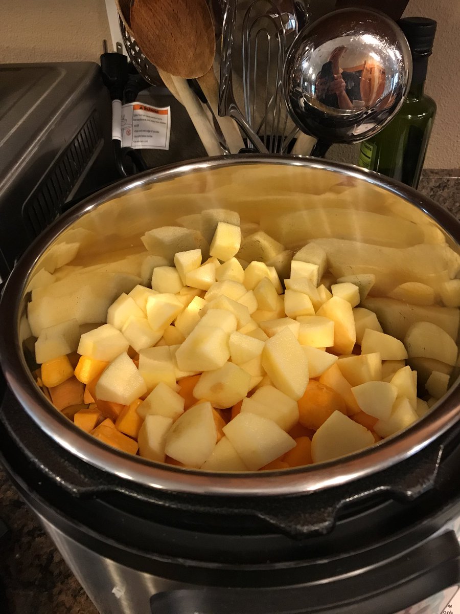 Current favorite soup w/pre-cut organic bnut squash from Trader Joe’s: neverhomemaker.com/2016/09/apple-…