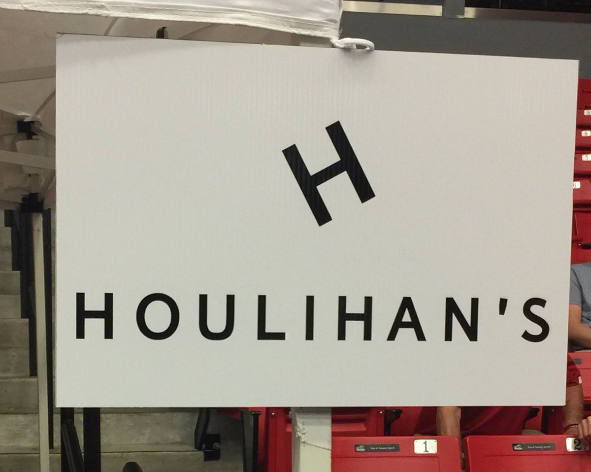 DruryAuction's tweet photo. #SupportDU @HoulihansSGF https://t.co/QncGhXEL3F