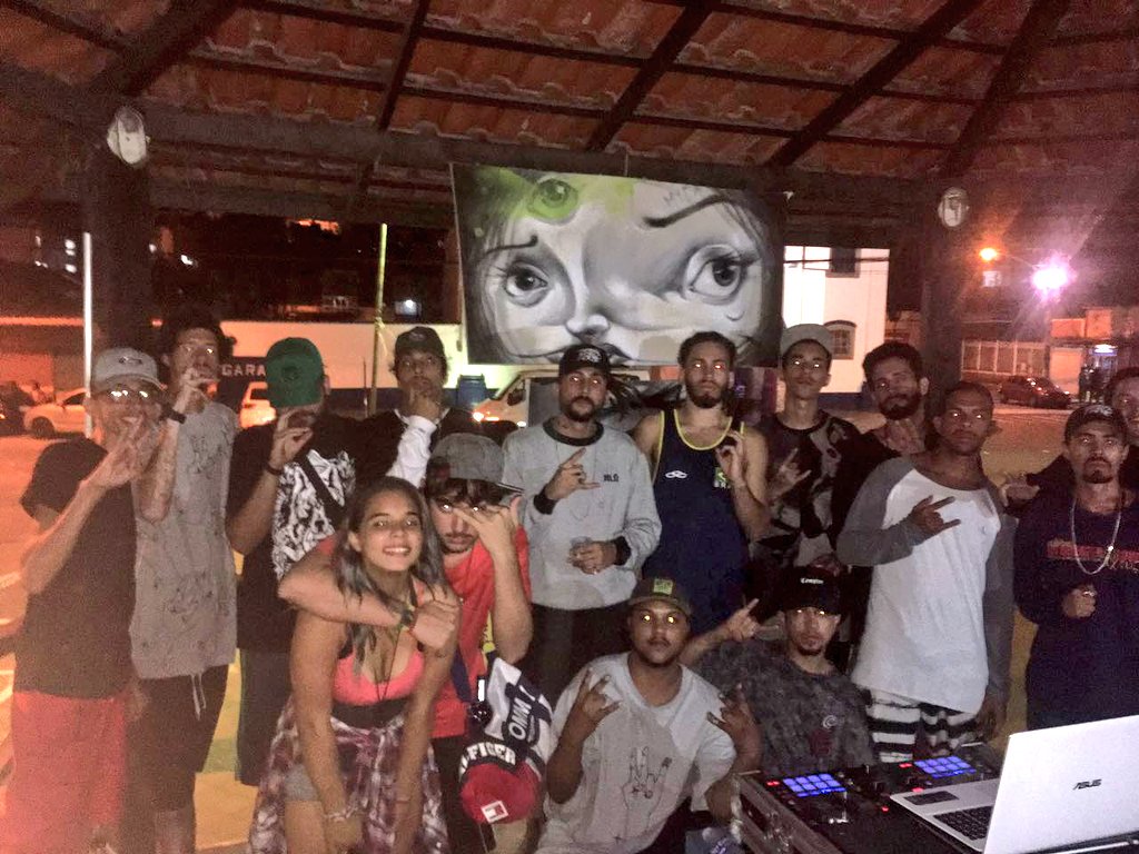 dnlosdavan's tweet photo. Muito foda ter feito parte disso!!
#RodaCulturalDeItacuruça
#DougLuther
#DaVelha
#Losdavan
#TheGust Mc's https://t.co/eL5HCiRBnw