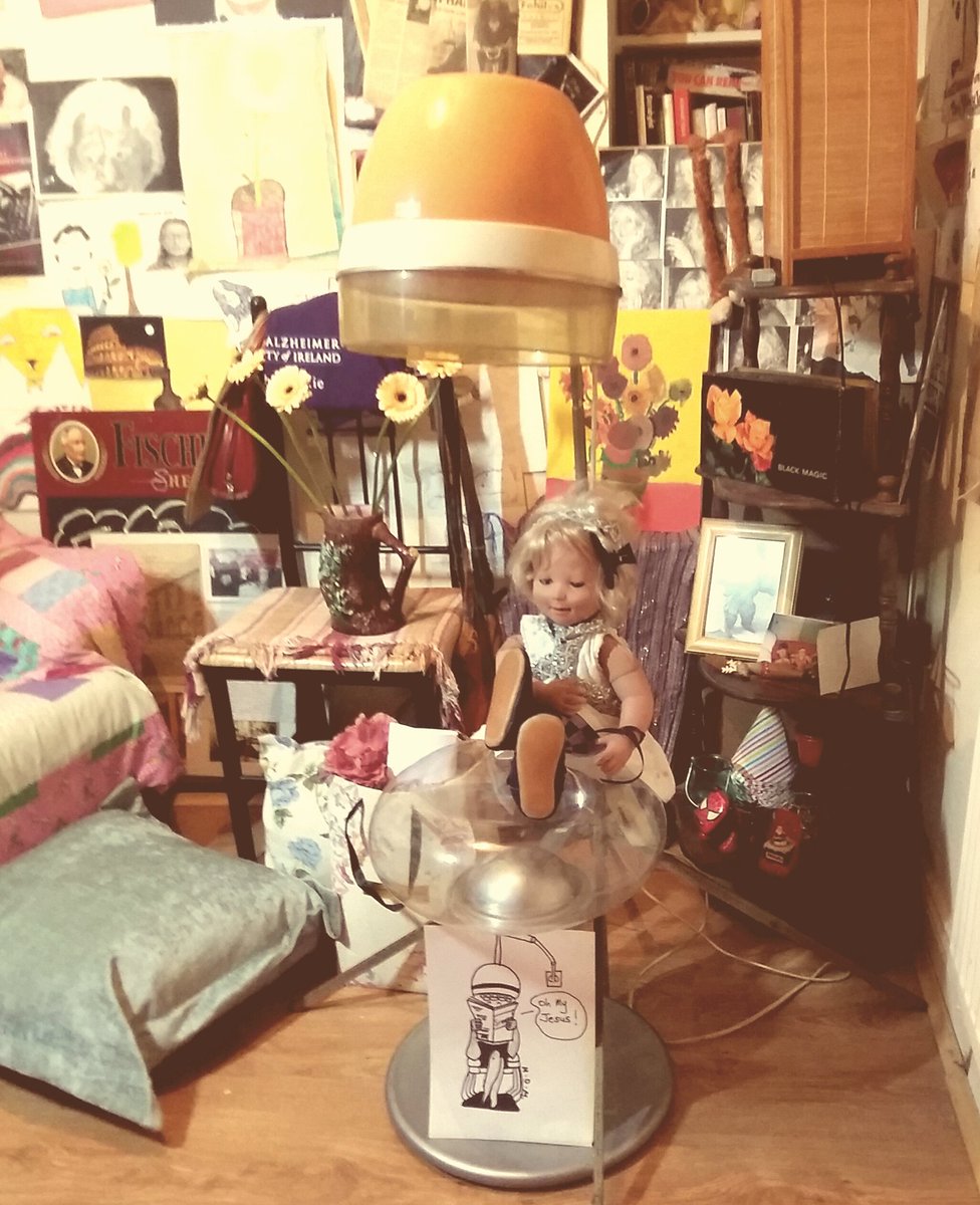 shellakeypookey's tweet photo. So THIS happened!
And it works.....
I know, right? 
#Manifesting 
Anyone for a #homeperm  😂😂 https://t.co/YZ0OvVOhrj