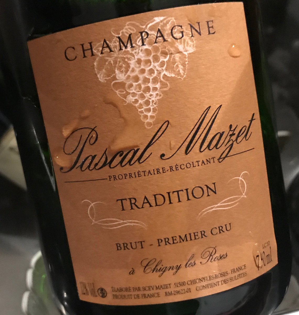 WineNewsIt's tweet photo. A cena il cremoso ed intenso #Champagne Tradition Brut Premier Cru di #PascalMazet, dai profumi raffinati e chiari https://t.co/DRz1e72pKR