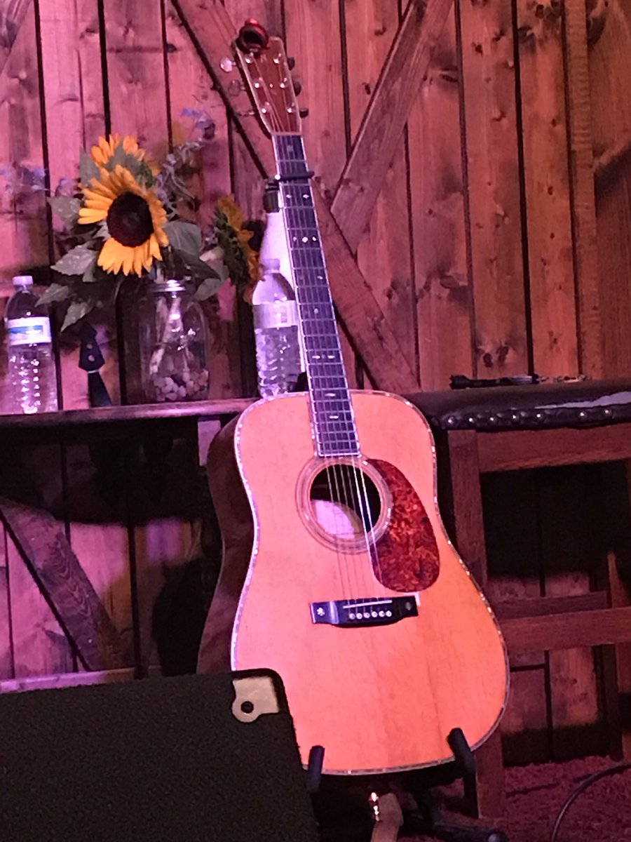 parrothedkay's tweet photo. Counting down to showtime! @EmilySaliers at #WonderBarAP gonna be a groovy Saturday Night! Tix still avail at the door! https://t.co/zc5ZaG72Fh
