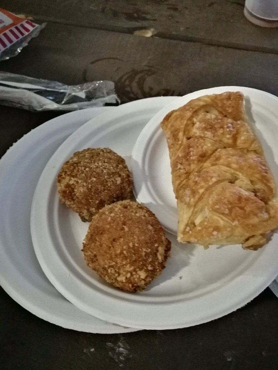 dieselRuns's tweet image. OMG they have FOOD here! #KoolHaus2017 #rungry #GoRarebits