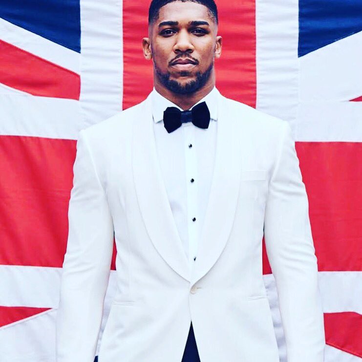 Great shot of #anthonyjoshua #boxing #champion looking #dapper and #class in his #bowtie  
Visit charlesandbrady.com - #menswear