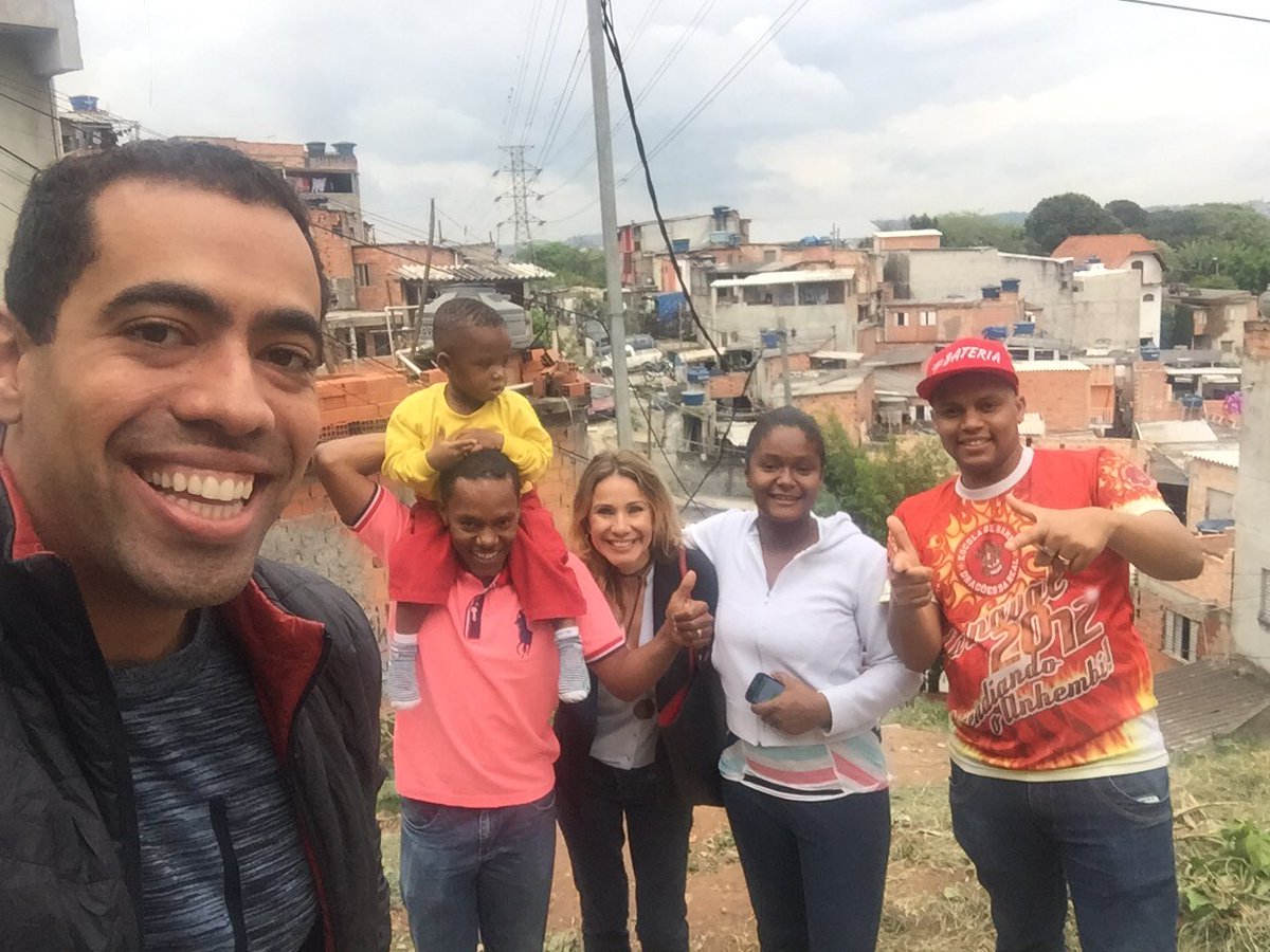liz_fere's tweet photo. Com Marcos e nossos entrevistados ! #escritores #negritude #negrosdopoder #empoderamentonegro #brasil #sp #campolimpo https://t.co/rzJcvHCEYN