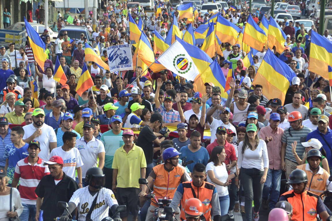 HenriFalconLara's tweet photo. Hoy inauguramos la ampliación de la intercomunal El Cují-Tamaca, que conecta Barquisimeto con Duaca y moviliza a miles de larenses https://t.co/Vyh8MqByX0