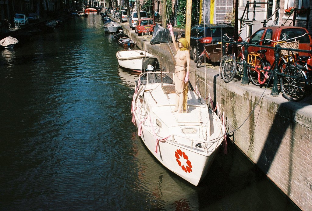 A brief note on escaping a man who “Doesn’t consider himself a Feminist” jofraserwrites.com/2017/10/15/a-b…