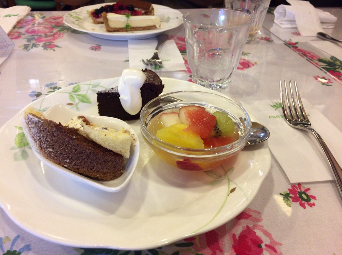 td_y03's tweet image. mother's birthday...💐
#olivekitchen