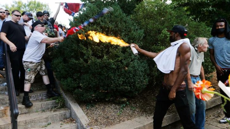 zellieimani's tweet photo. Corey Long has become the second Black counterprotester in three days to be arrested in relation to the #Charlottesville rally. https://t.co/P2lQCRaSvn