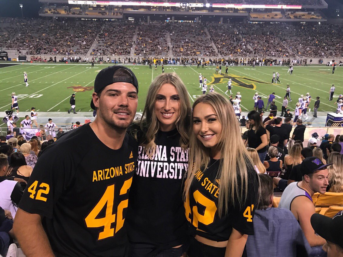 hannahkimball22's tweet photo. Happy parents weekend @brookefayeroth from your temporary mom &amp; dad 👨‍👩‍👧🏈 #forksup https://t.co/QyZ4ic0fXz