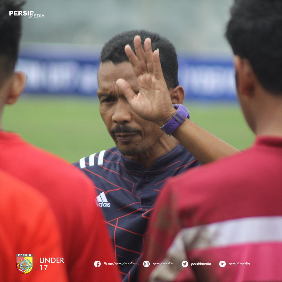 Official training dipimpin langsung oleh Coach Fahmi untuk mempersiapkan laga melawan PS Tanggamus besok (16/10) #EnergiMasaDepan
