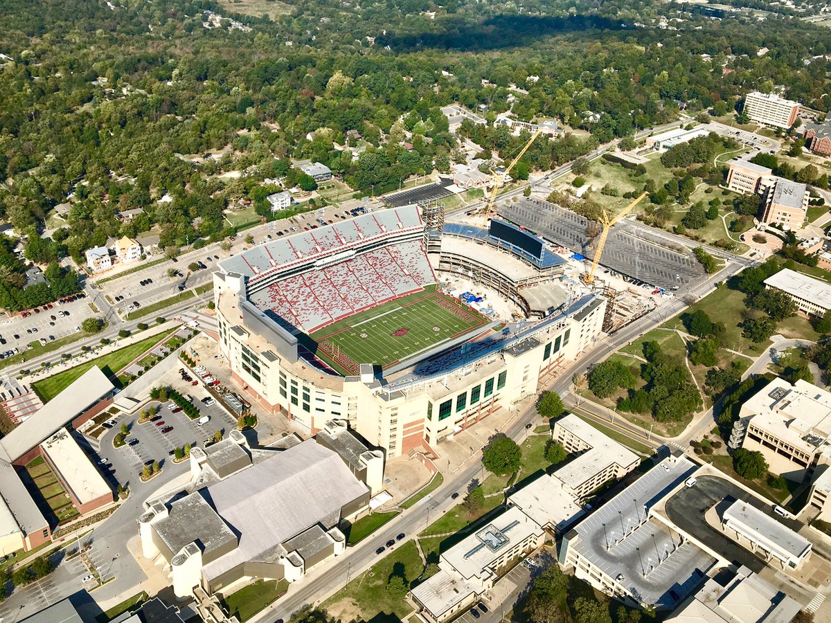 GoodyearBlimp's tweet photo. Cruised by @RazorbackFB stadium construction. Although team's at @AlabamaFTBL we had to β
this off the #stadiumbucketlist #BlimpGoesWest https://t.co/cQUZfsfW35