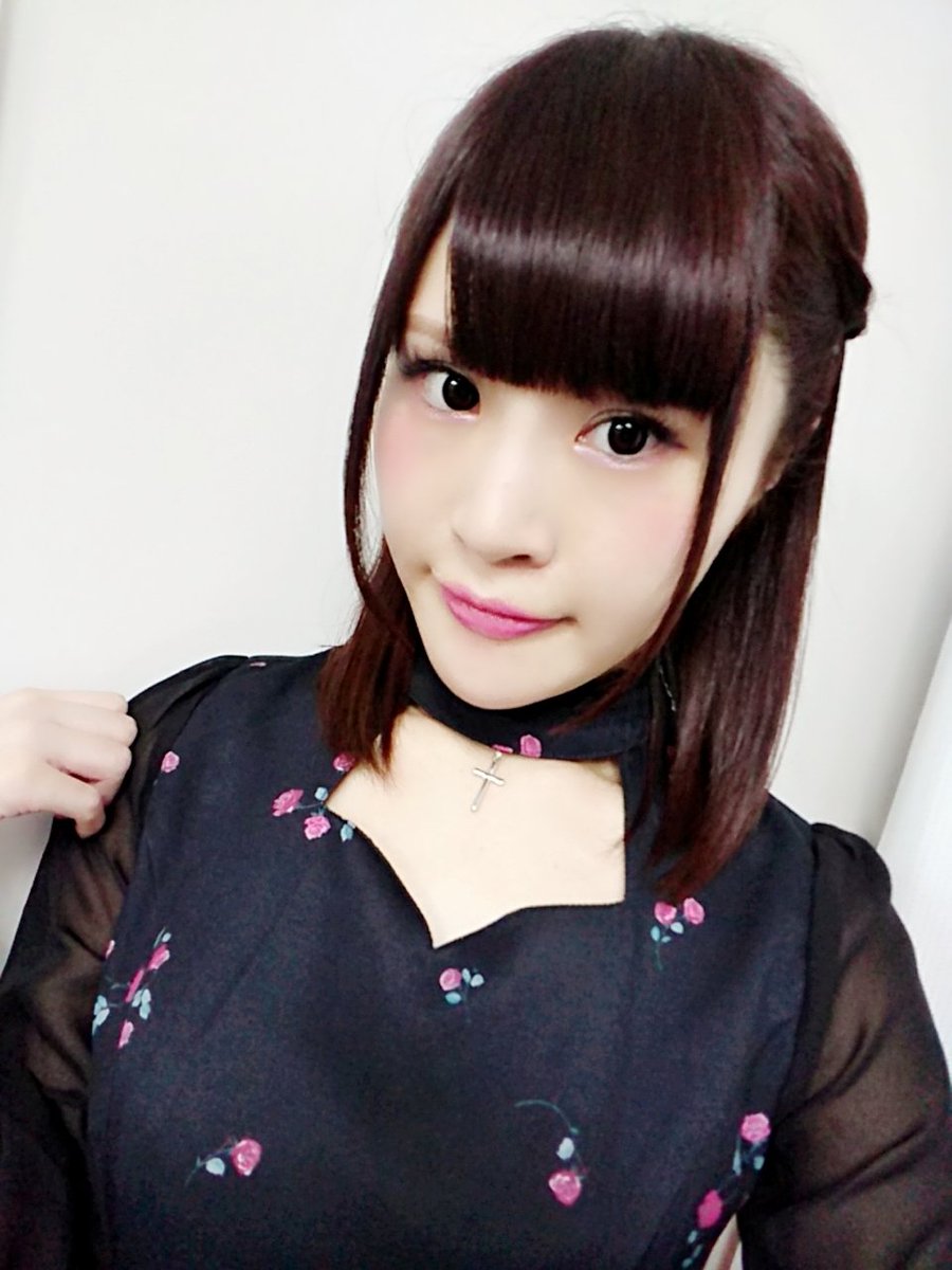 岩佐 夏芽 声優 朝から二枠も 来てくださった方ありがとうございます 三枠目は夕方18時から 途中ゲリラでお昼くらにも配信する予定です W 益若つばささんプロデュースのeat Meのワンピース これに合うアウターと靴探してくるよ Eatme