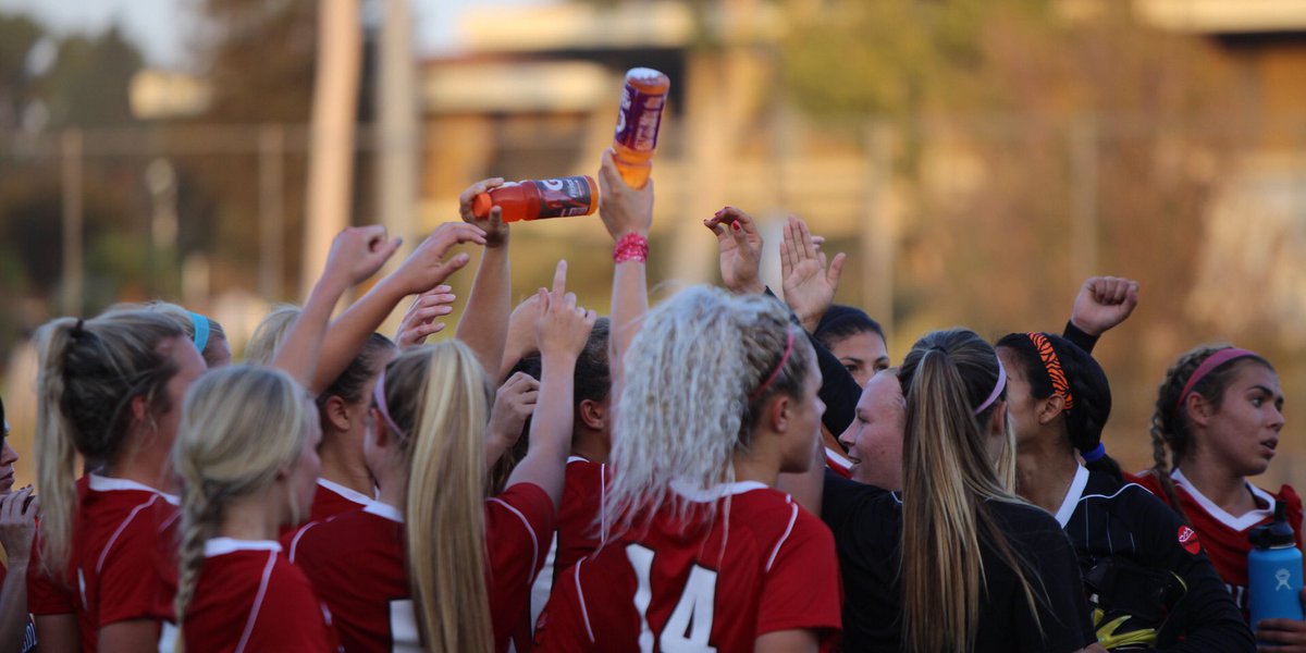BiolaAthletics's tweet photo. Over 200 straight scoreless minutes and back-to-back #PacWestWSOC wins for #BiolaWS 8-2-1 overall. 😀⚽️😀⚽️😀⚽️ https://t.co/7KP4zCvMmY