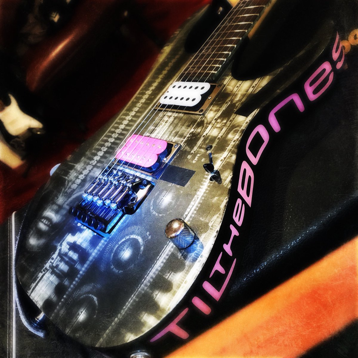dellusgtr's tweet photo. Seymour Duncan Distortion in the pink. Saturday night in, writing with the Pink Giger. Cheers. #makingmusic #ibanez #guitar #untilthebones https://t.co/rAYhcDlSnW