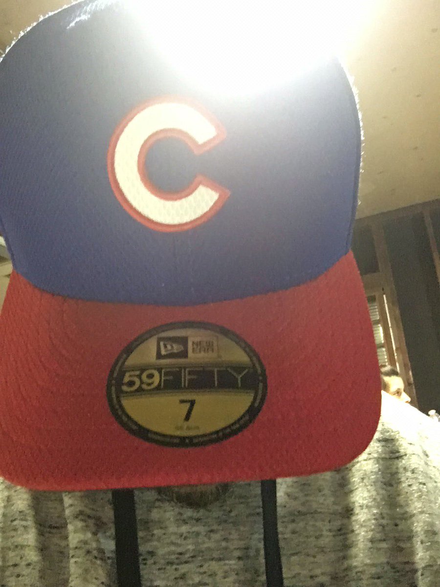 ThatGuyAlexx_'s tweet photo. Go Cubs Go! #OffciallyBandwagonSeason #YallKnowWhoYouAre #ImWithYall 😂💀 https://t.co/mKSSaziB66