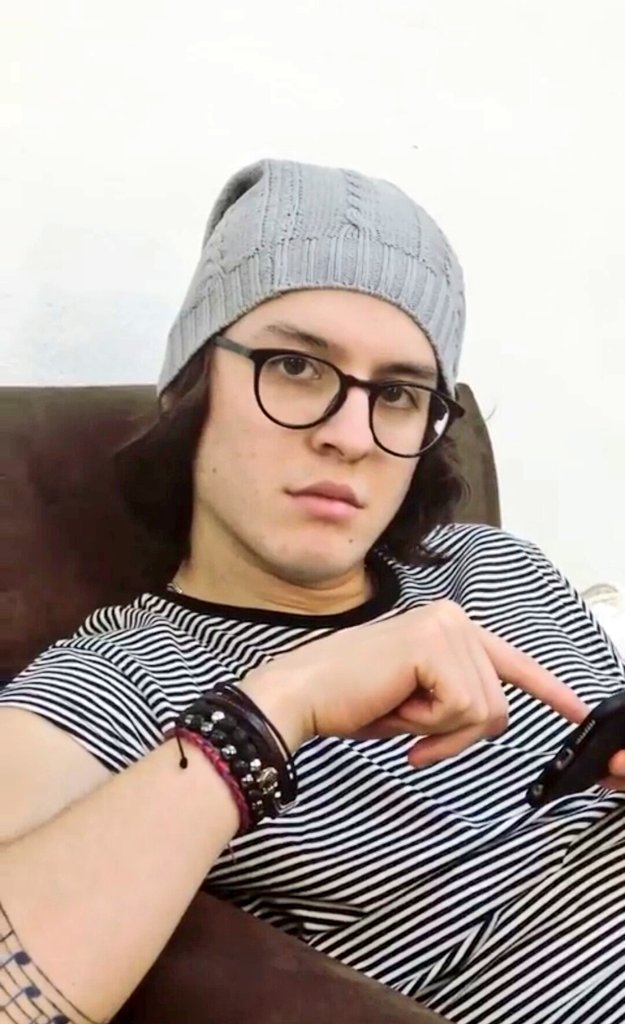 PIMENTELF4SO's tweet photo. cuando le dan fav a los tweets que son para sumar votos

RT NO FAV

#ReggaetonLento #HeyDj #KCAArgentina https://t.co/eIDRC9dNIK