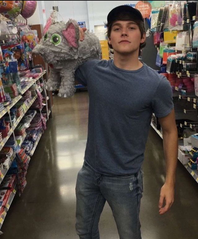 BenjiPosts tweet picture