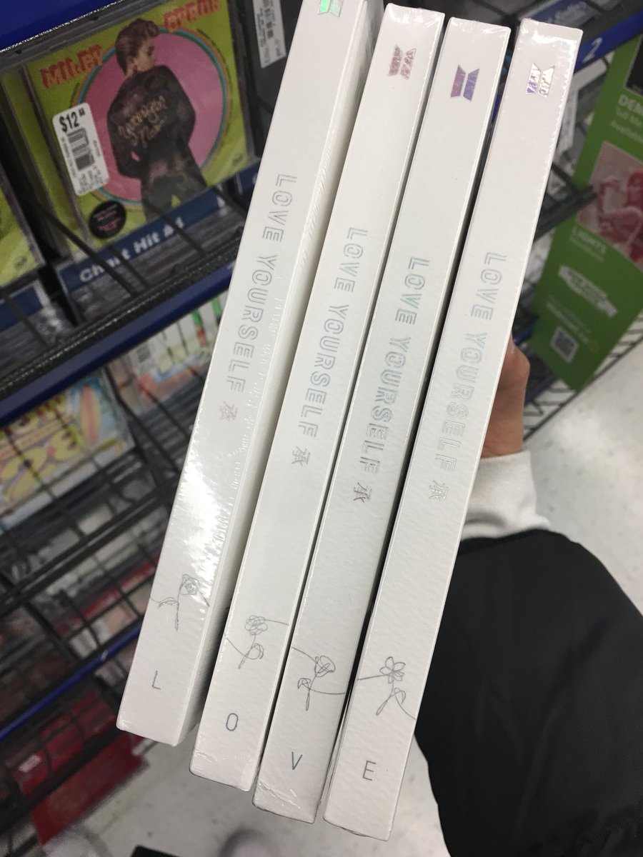 taiyakii_tt's tweet photo. Deerfoot Walmart :V
#BTS #BTScalgary #Walmart #Walmartcalgary https://t.co/YQVb7aWi1I