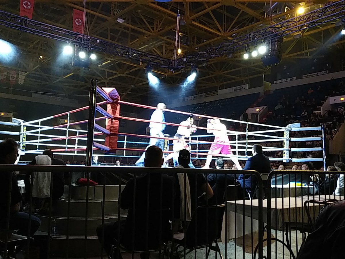 Now the heavyweight matchup. https://t.co/Klc9z5Jp8C