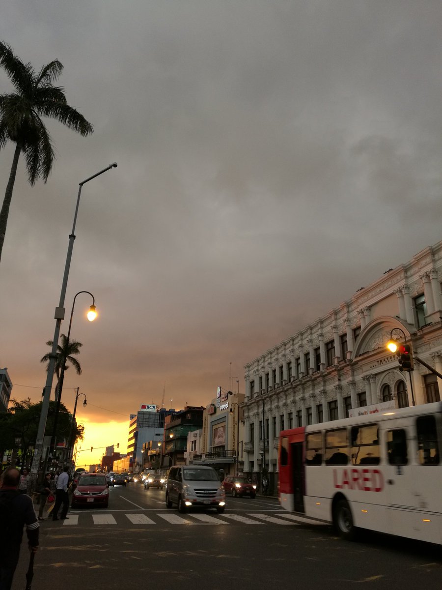 ChepeCletas's tweet image. Atardecer con tintes de verano... #yoamochepe