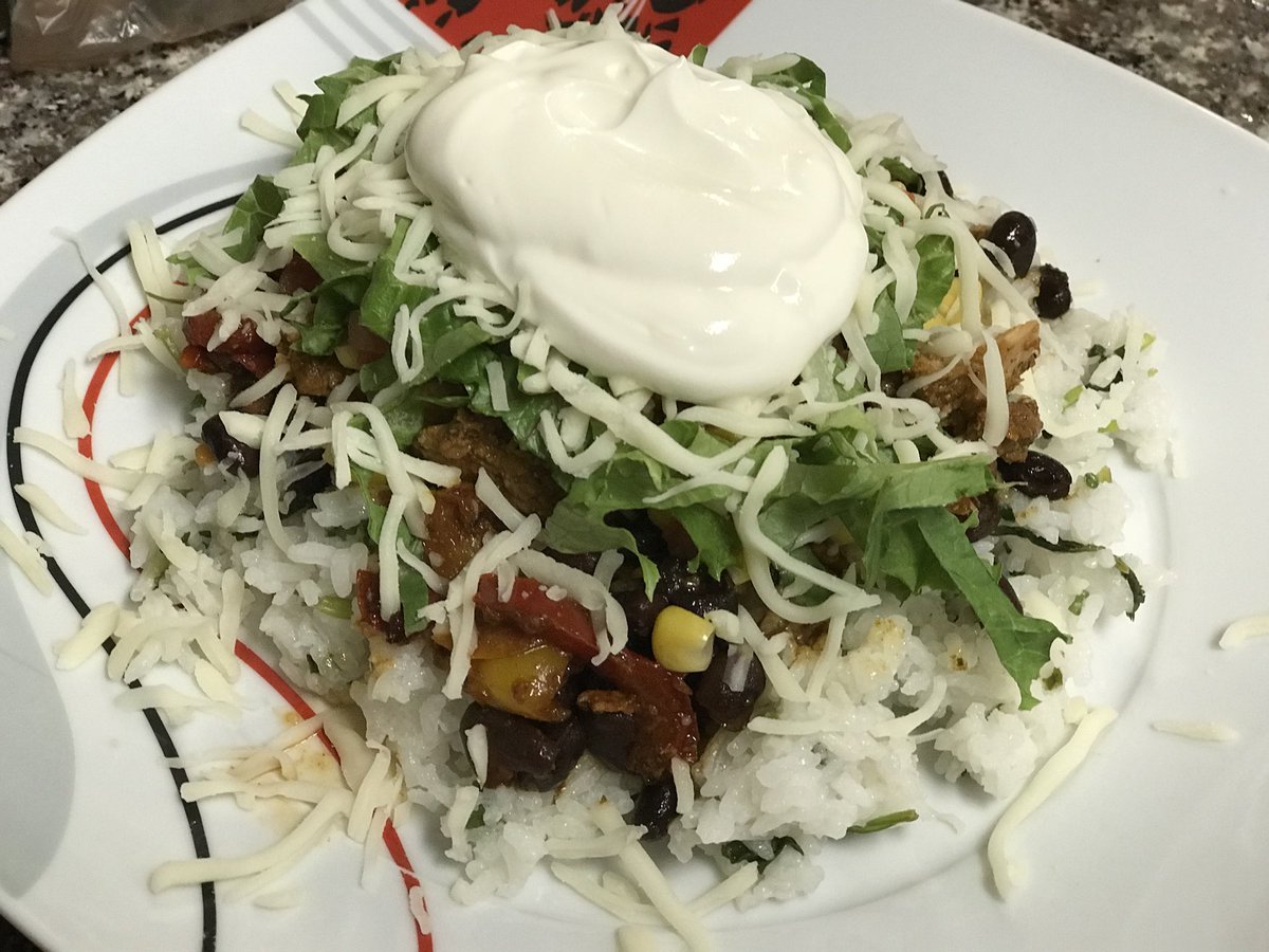 MamadubsX3's tweet photo. I’m sorry @ChipotleTweets but I tried the CK bowl @ home and it’s #yummy #homecook #momcancook #tasty #foodie #foodnetwork https://t.co/RagxbZ1c3I