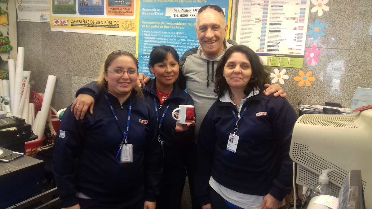 Sucursal 7 entregando obsequio para el día de la madre. Siempre presente el equipo de ramon y agradezco a las sucursales 42, 66, 151, 45, 19