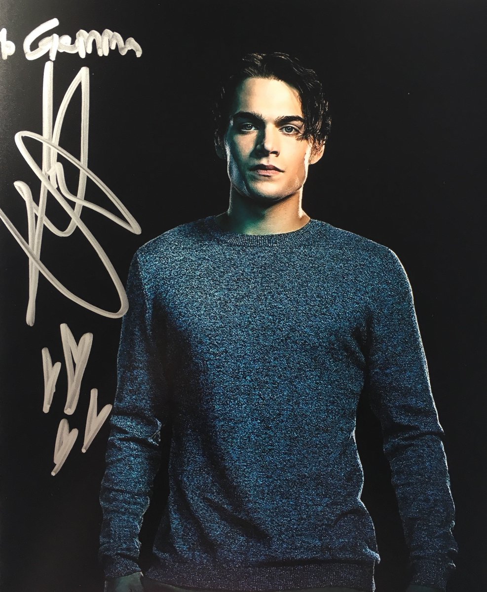 Gemmy0298's tweet photo. So crazy that I got to meet @hollandroden &amp; @DSprayberry ! I ❤️ you both, thanks so much for coming to 🇦🇺, such a cool day #COTN4 #teenwolf https://t.co/BFE9ptAibk