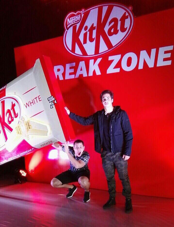 KitKatPy's tweet photo. Hace como los chicos de @M2Mpy, acercate a nuestra #BreakZone en el @Beatbrations, sacate una foto y llevate Kits KitKat de regalo. 🍫 https://t.co/hGHtyeXAL7