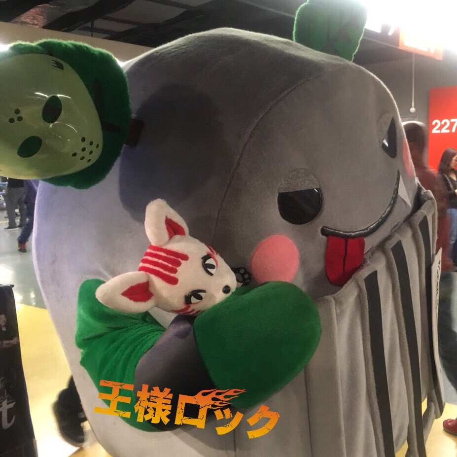 KINGRECORDS_MET's tweet photo. 【#ラウドパーク】たまーりんと写真撮ったらステッカーもらった♡先着らしいよ！たまーりんと写真撮れて浮かれ気味♡たまーりん、今日もがんばってー🔥！！ #LOUDPARK #たまーりん （リタさん＆マリアちゃん） https://t.co/0Mfwn8KZMr