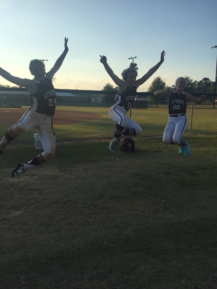 md_jap's tweet photo. Coach Berryhill has his Lady Wolverines playing for a slow-pitch north/south half championship for the 6th year in a row! #Top4again https://t.co/Z8Bjs63BfJ