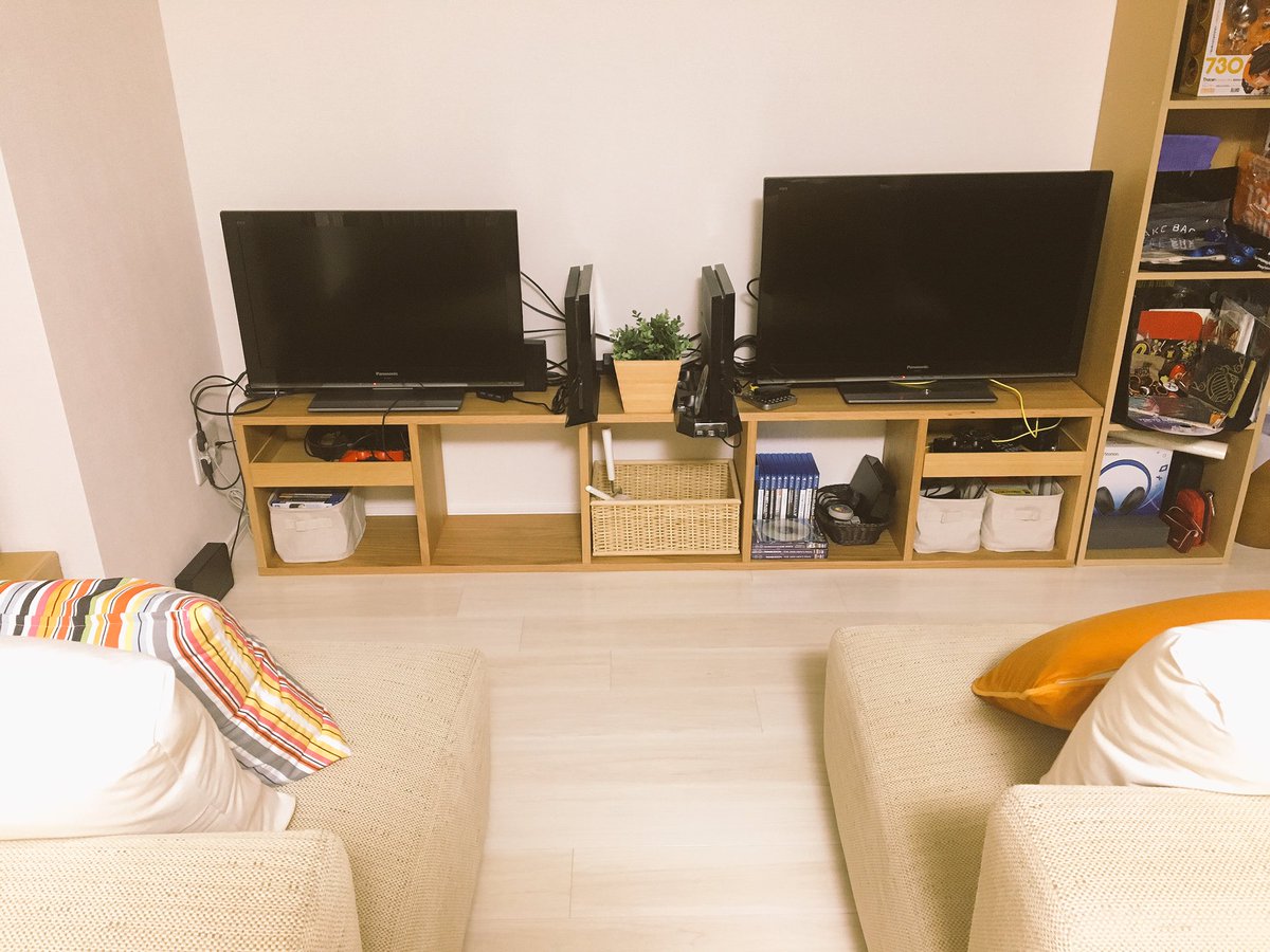 ゆずぽん En Twitter 夢のゲーム部屋が整ってきました 配線はまだごちゃついてるから 少しまとめたいねぇ ゲーマー夫婦 ゲーム部屋