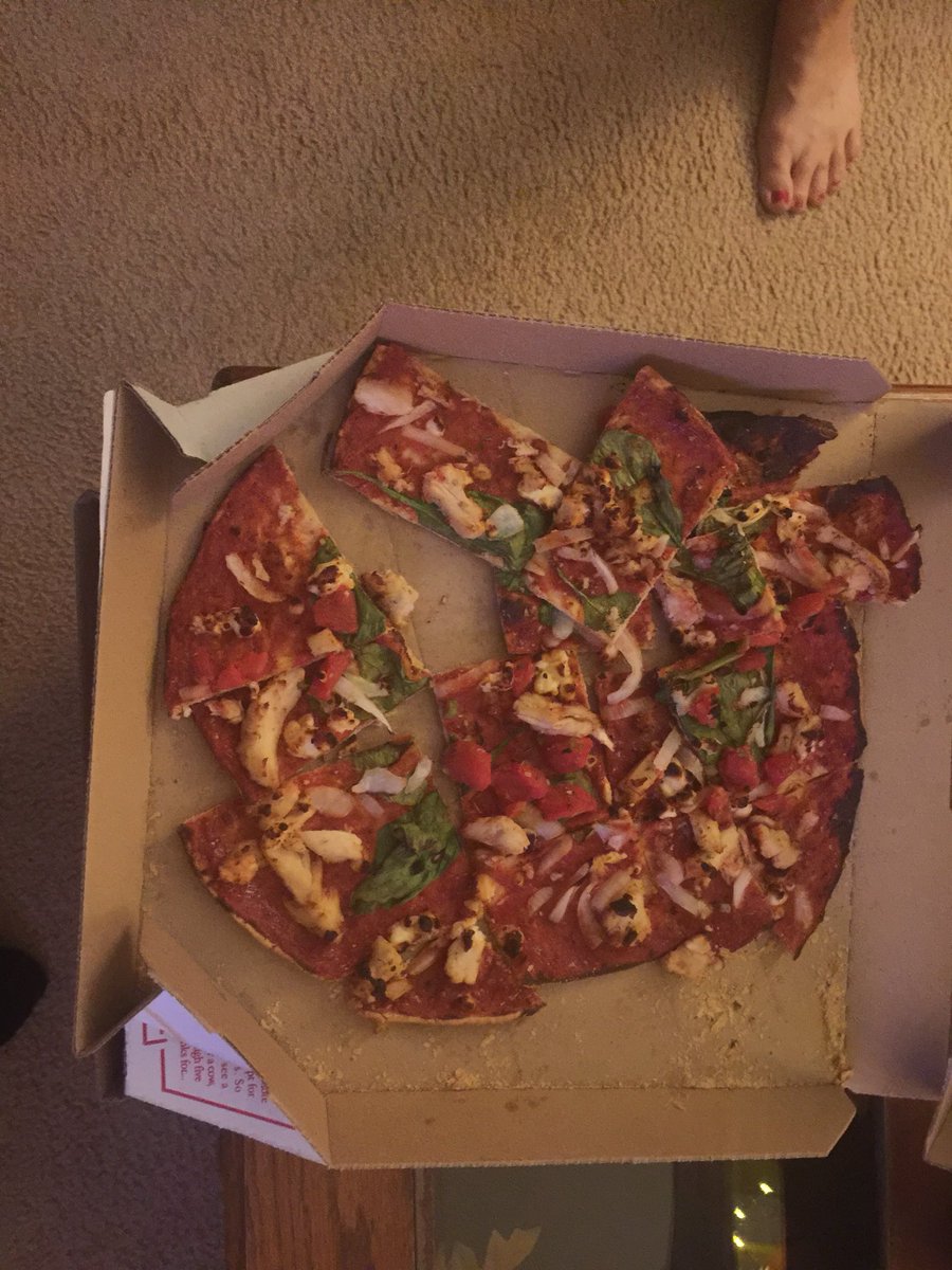 NETEFX's tweet image. Wtf @dominos - drop it? Cold too!!! And they gave me a hard time for being upset when I asked them to try again!!!