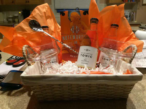 NoteworthyGin's tweet photo. #Okanagan Got to tonight's fundraiser at #OwlPub for our #Noteworthy friend, Matt Hassan! #osoyoos. Win this prize!
https://t.co/PvSJZGbjUC https://t.co/NPsH38xWY1