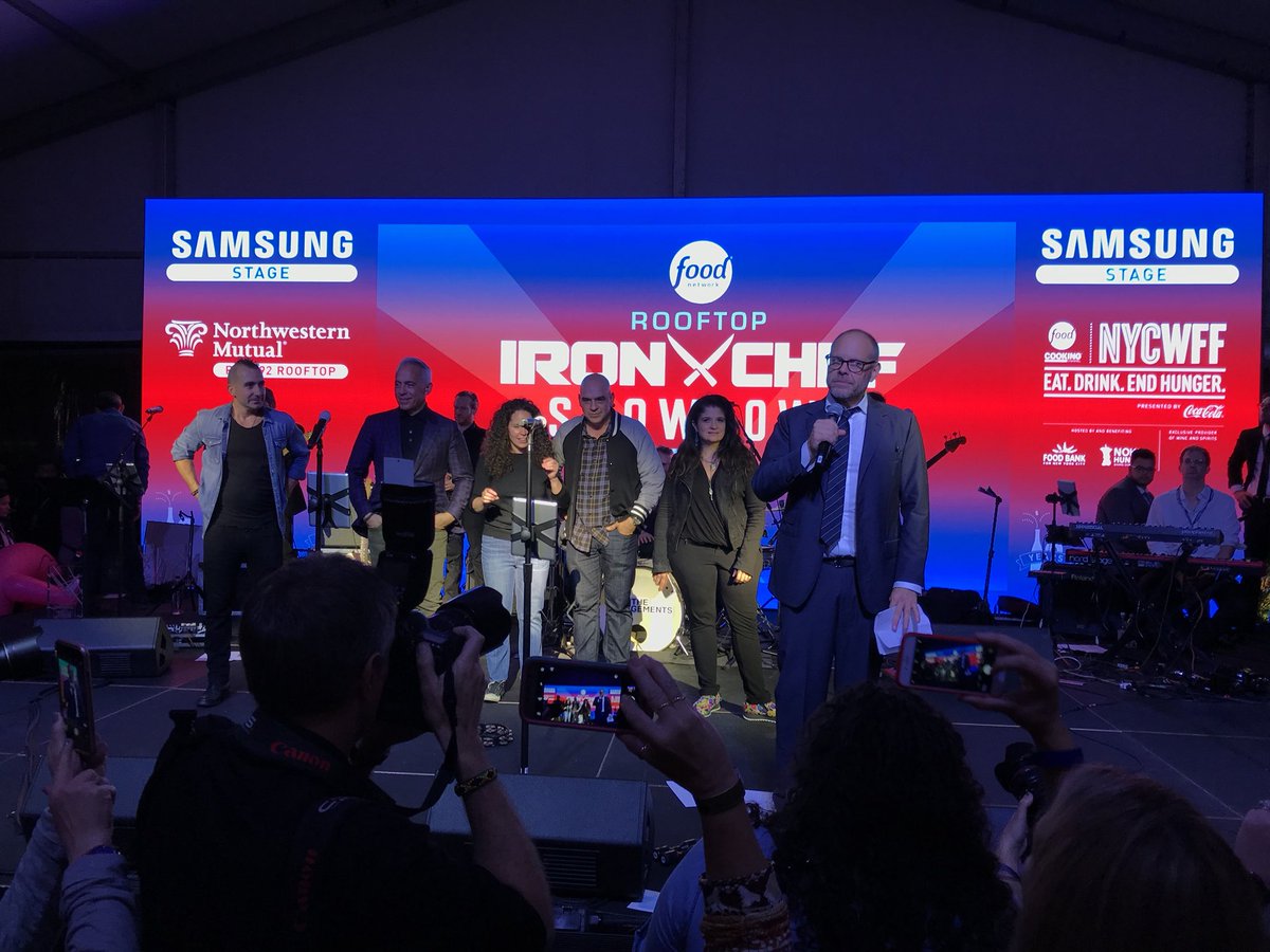 altonbrown's tweet photo. What an incredible night. Thanks to all who came out to support @nokidhungry. #NYCWFF #ironchef #ironchefshowdown https://t.co/UVRXvZGSPv