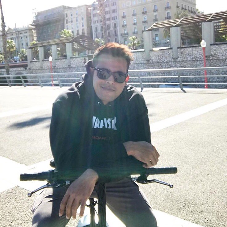 rotikaya's tweet photo. Kacak pulak Zul Ariffin hari ni 😊 https://t.co/7VZeYYzk3j