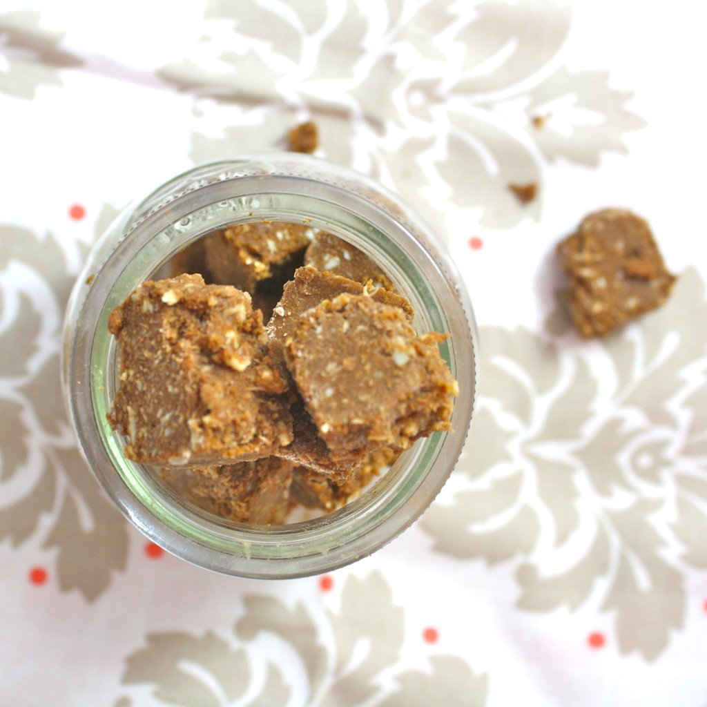 foodiefiasco's tweet photo. {Mounds Bar Fudge) Only five calories a piece. Five!! #lowcarb #MoundsBar #dessert #fudge #vegan #nom #healthy https://t.co/jnb5ibEFN7 https://t.co/lEU2BX9Fqo