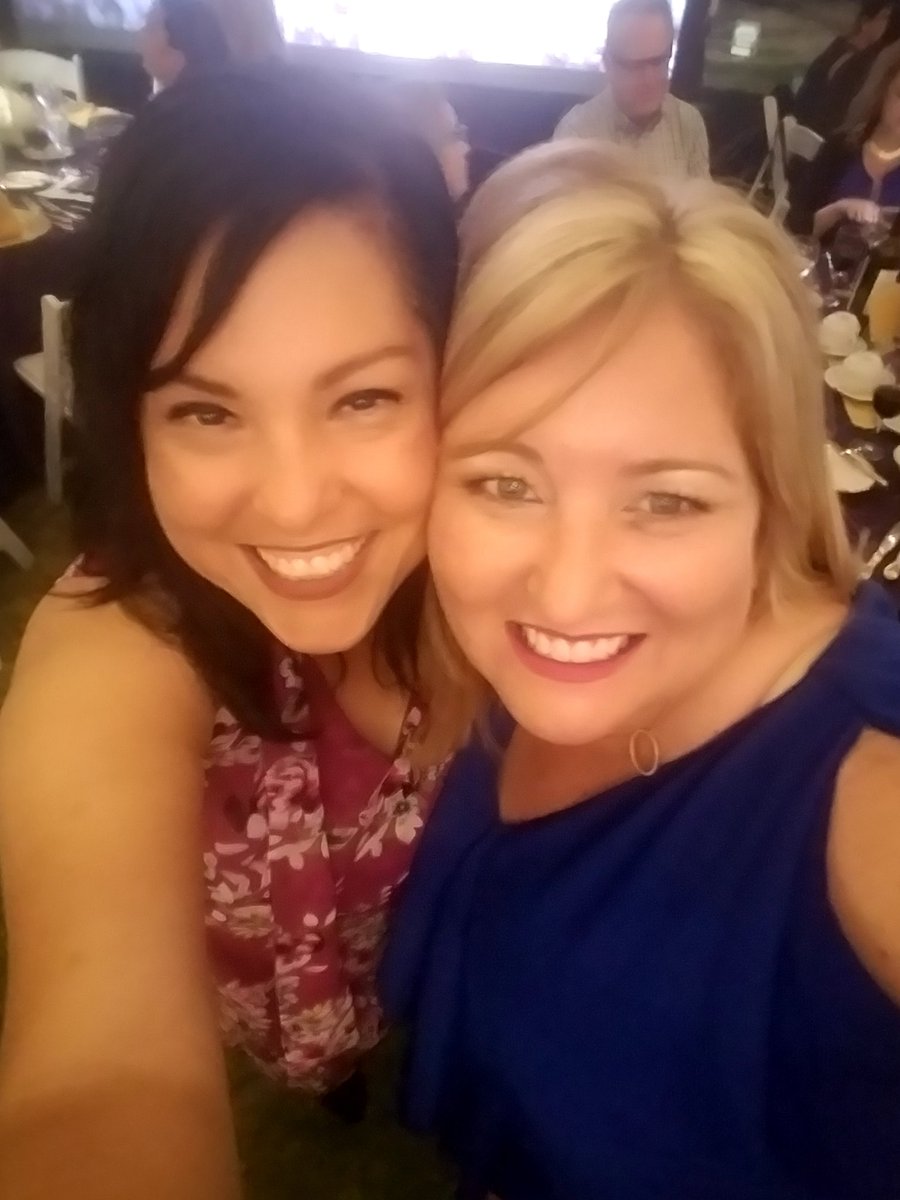rwolf1221's tweet photo. Hanging with good friends wine auction  #toast2learning @BobcatGraham @JaimeAnnH @Acaciapride @annkozma723 🍷😊 https://t.co/14Xg07RL9t