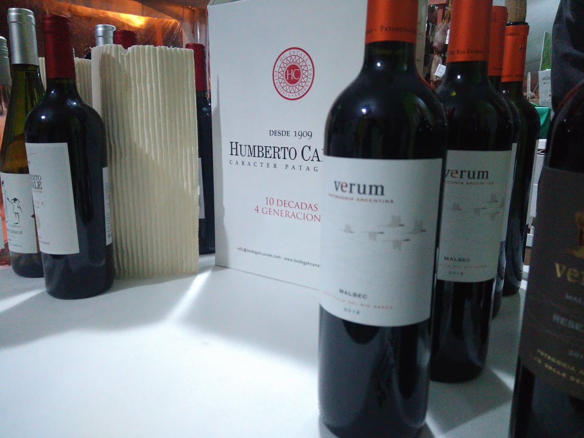 marianagiachino's tweet photo. #BALC2017 , #VinosRionegrinos, degustación y gran recepción del público. Una Feria para disfrutar la producción de #RíoNegro https://t.co/1a2BfJDoW4