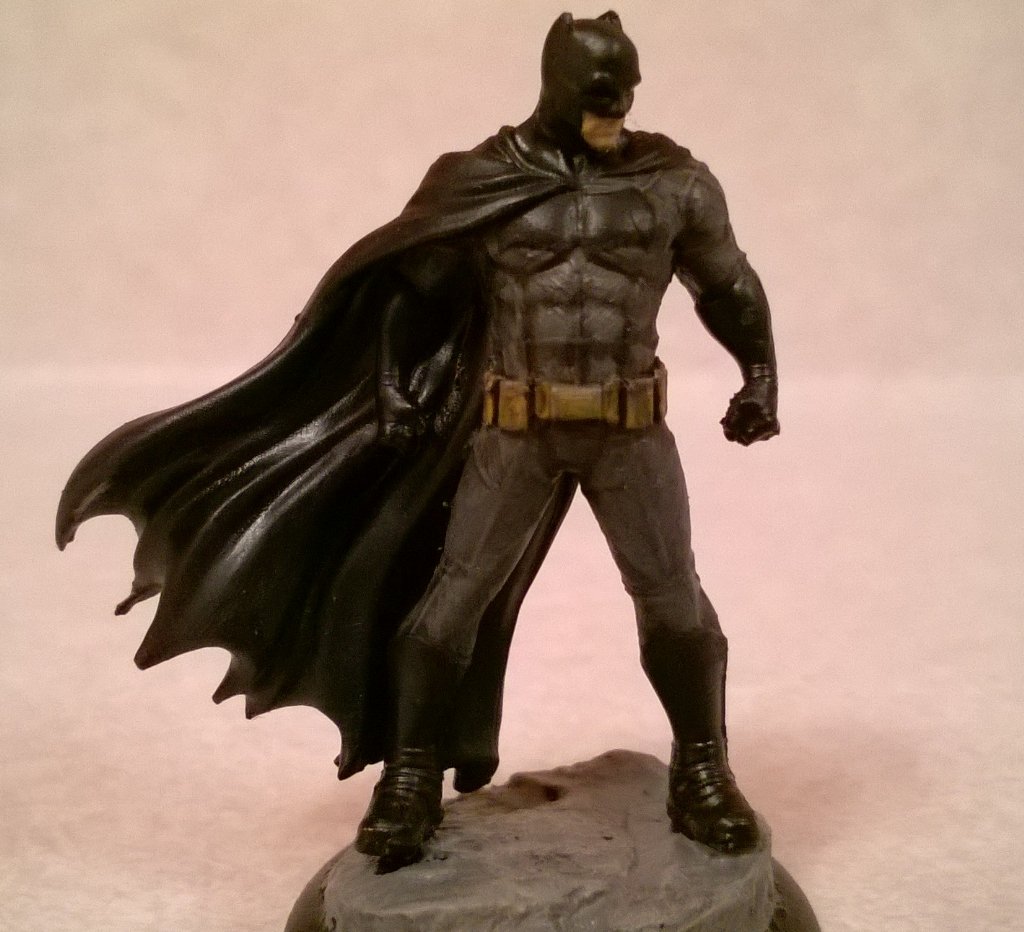 justin_roley's tweet photo. Painted up the Batfleck this evening. #KnightModel #BatmanMiniaturesGame https://t.co/QssWuoTjGi
