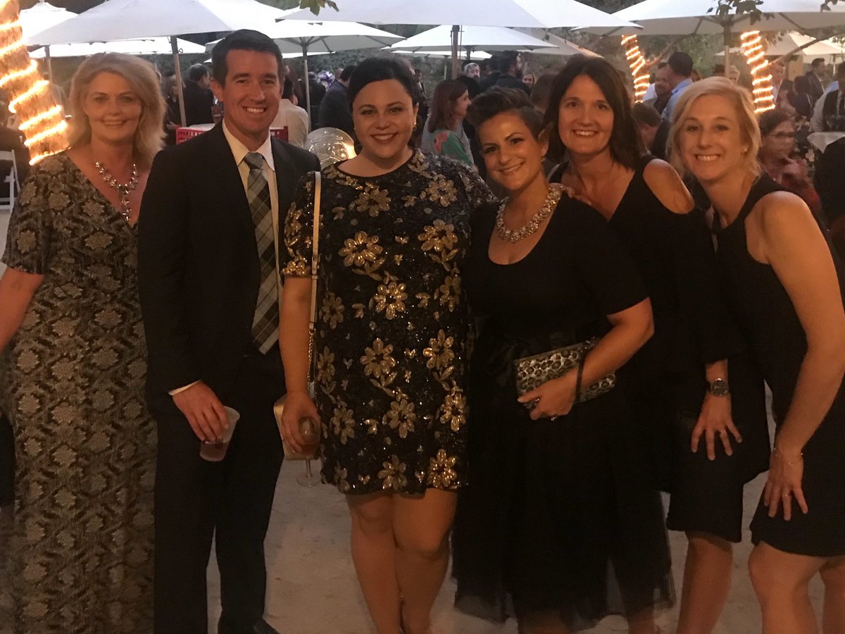 JaimeAnnH's tweet photo. .@GHElementary Ts and Admin at the annual #FEFT2L to support the kids of @FullertonSD https://t.co/QErEXagQex