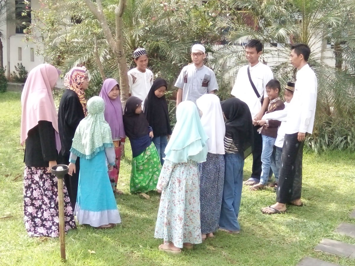 mazaya8816's tweet photo. Beberapa foto yang berhasil digalerikan pada kursus bahasa Arab-Inggris untuk pertemuan terakhir...
#kursusbahasa
#mazaya
#ahibbaa
#darsun https://t.co/lMlaSyi0Ca