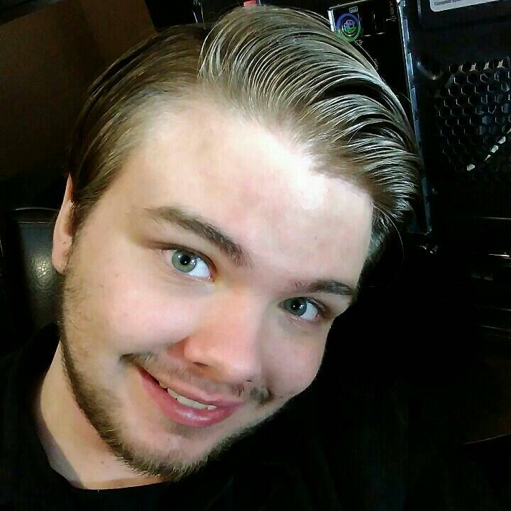 CrimsonGame1's tweet photo. Hiiii #FeatureMe #ChitChat  #liveme Crimsokuㅤ:
https://t.co/PzhrSrjk5A https://t.co/2EY1Vvlskm